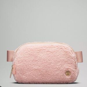 Lululemon everywhere belt bag